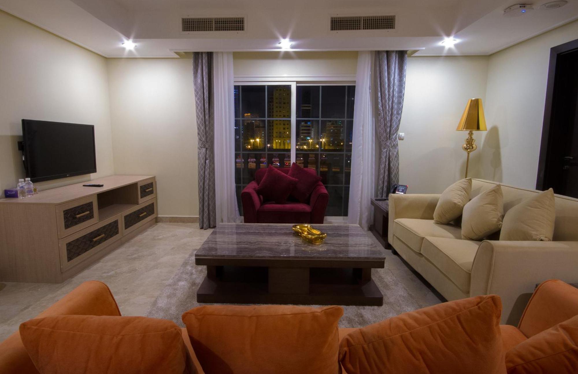 Adams Hotel Kuwait City Zimmer foto